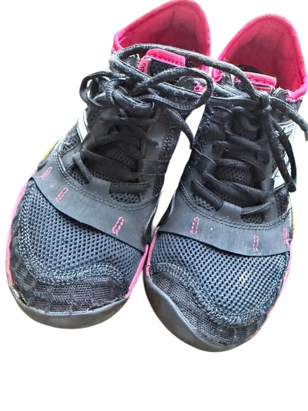 New Balance Minimus Trail running shoes size 7 black and fushia